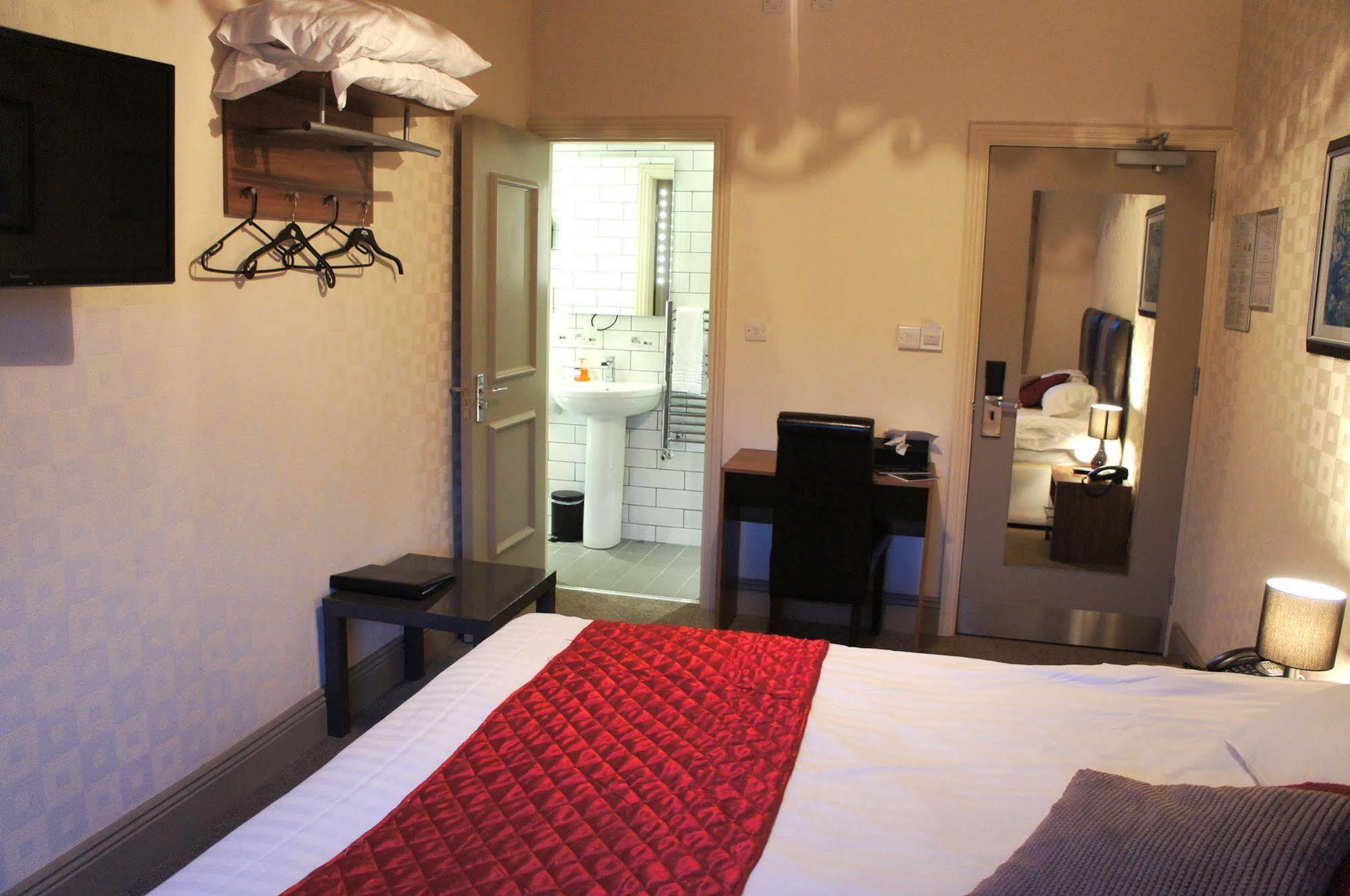 York House 3*